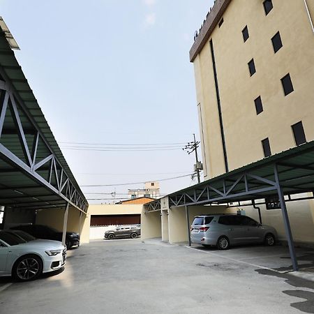 Mari Hotel Chungju Exteriör bild