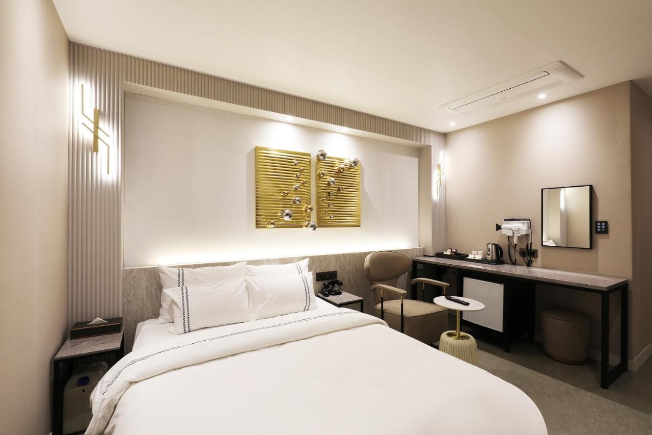 Mari Hotel Chungju Exteriör bild