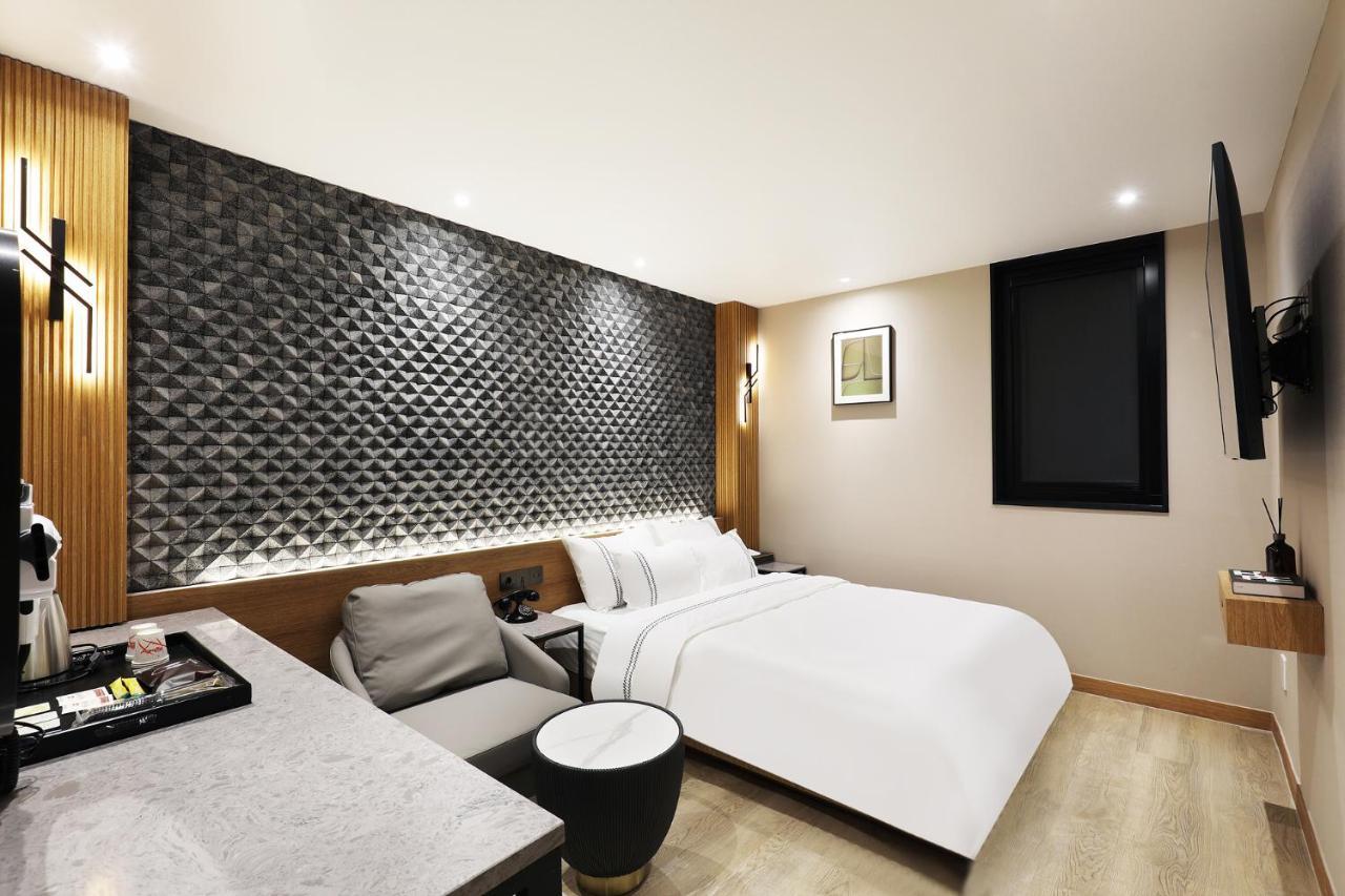 Mari Hotel Chungju Exteriör bild